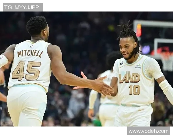 篮网与骑士下半场激战回顾球员表现与战术分析全景呈现